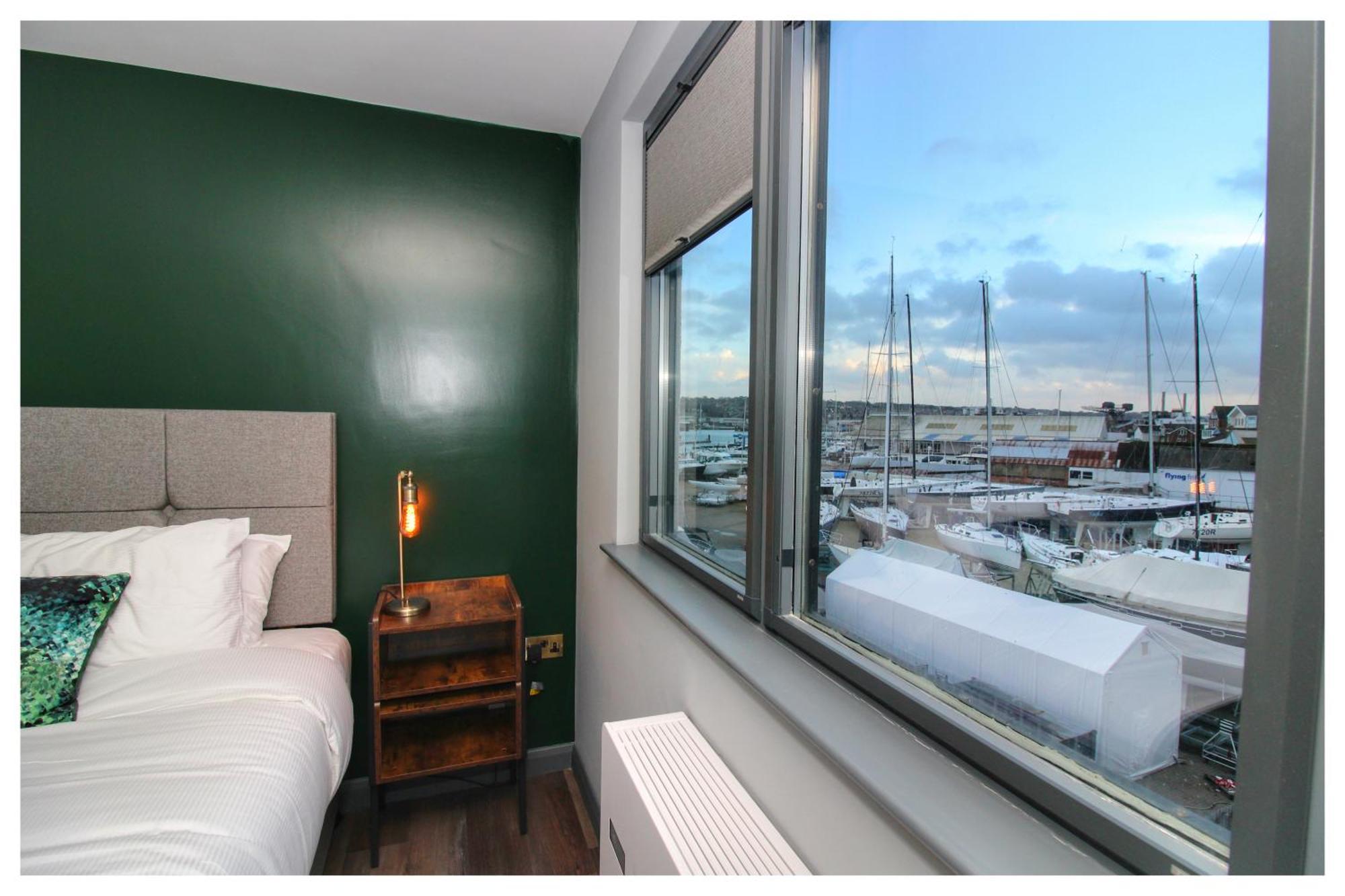 Pinnacle Suites Hotel Cowes  Eksteriør bilde