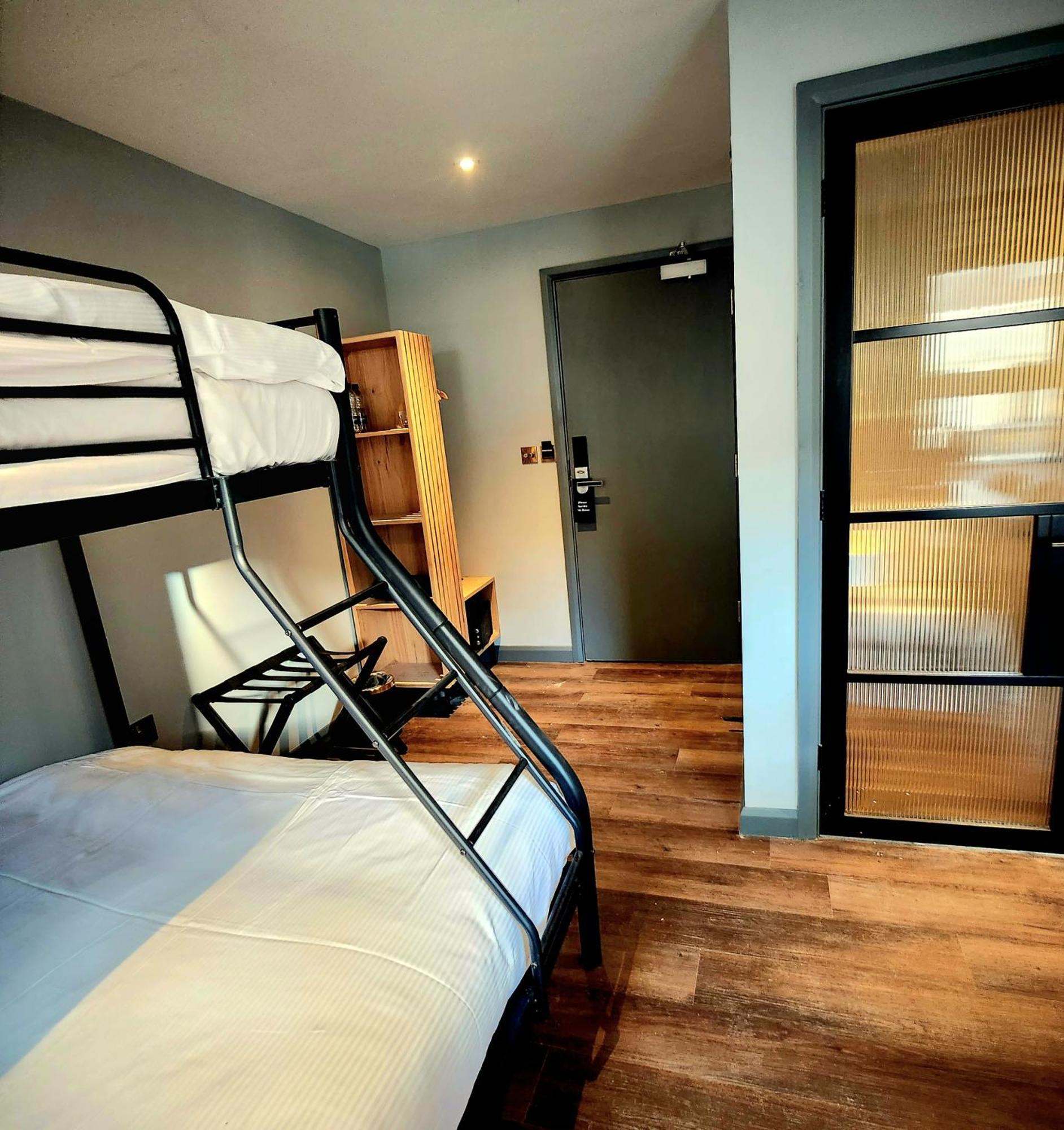 Pinnacle Suites Hotel Cowes  Eksteriør bilde